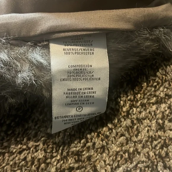 UGG Pillowcase - Picture 5 of 5